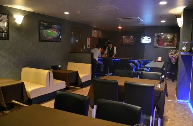 Singles Bar LUCIE　店内