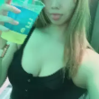 ライブでゴーゴーにいる女の子